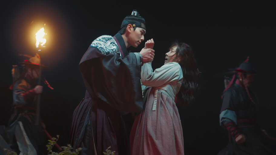 Lee Chae-min e Lim Yoon-a em situação tensa em imagem promocional