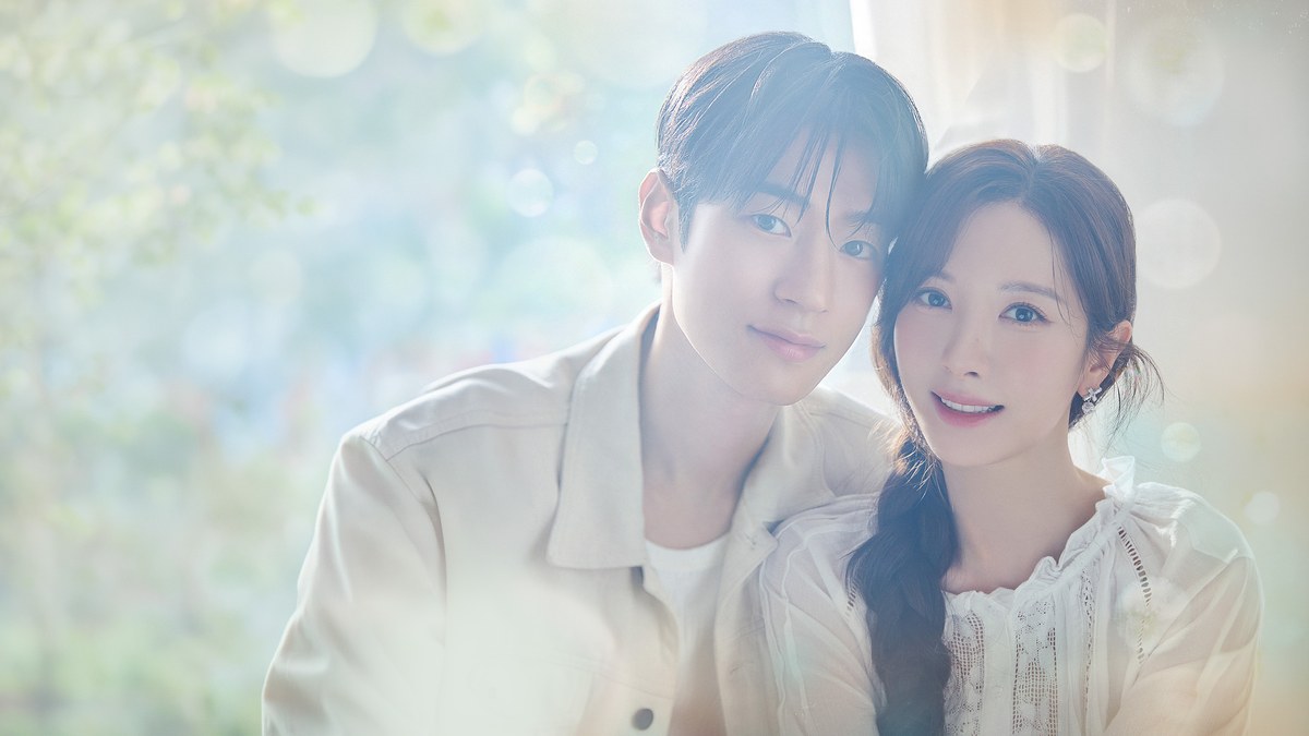 Arte de divulgação de Dive Into You na Viki: um homem de jaqueta clara e uma mulher de blusa branca de renda, lado a lado e sorrindo, com fundo claro desfocado